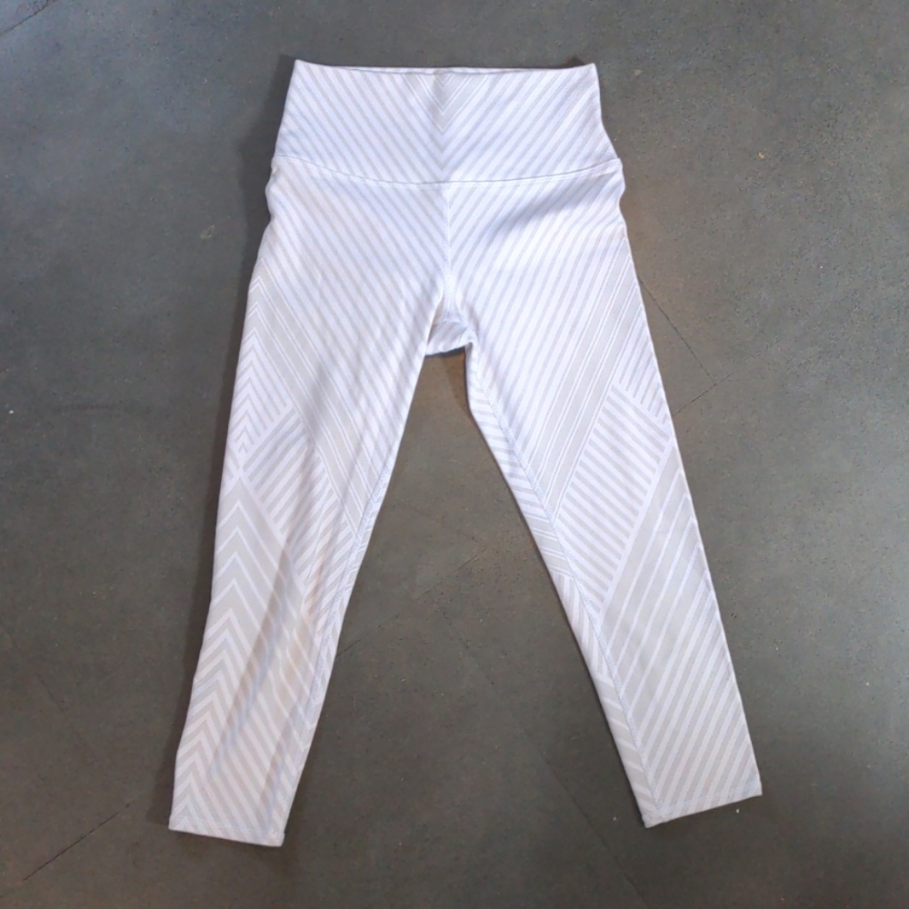 Alo Yoga White Capris